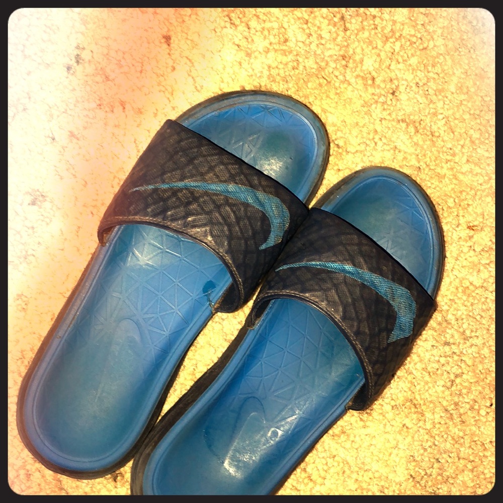 Nike slide sandals used but still good condition